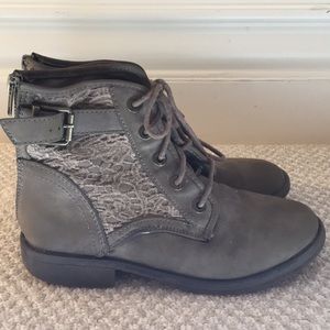 Steve Madden boots size 4.